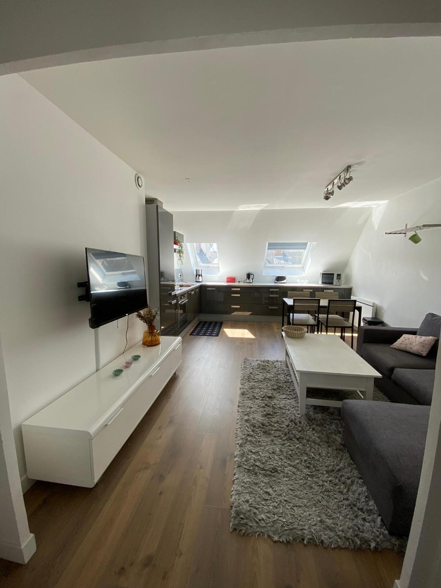 2 Chambres Hyper Centre Avec Place De Parking Et Wifi Amiens Exterior photo